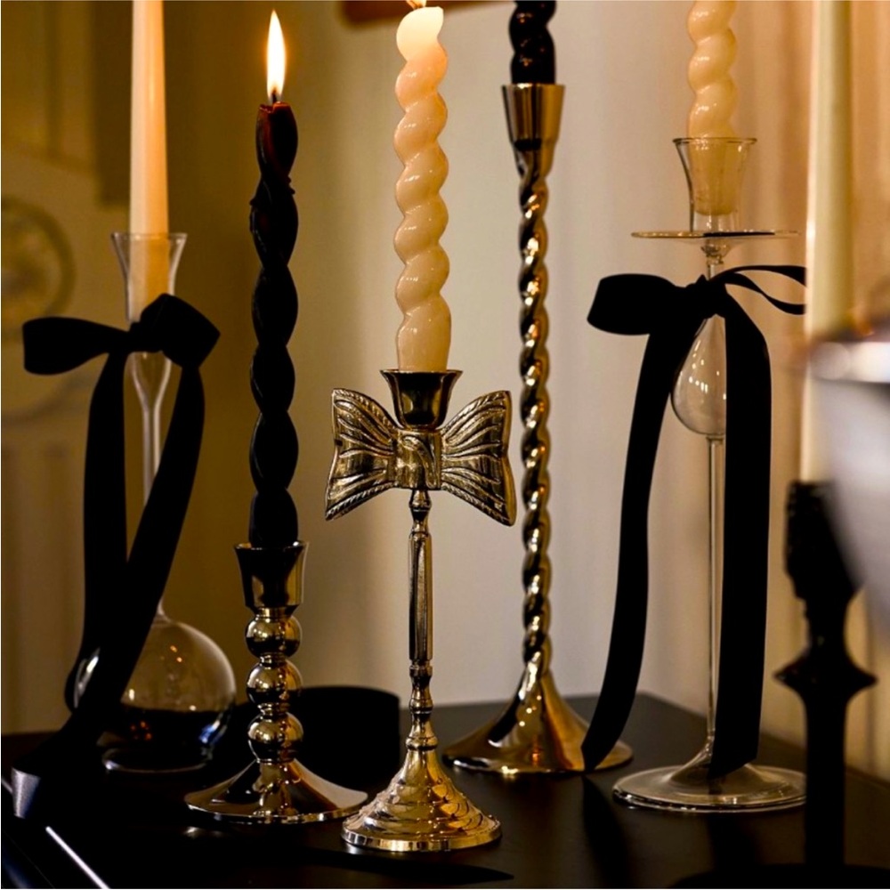Tahari Valentines GOLD BOW  Candle
Holder